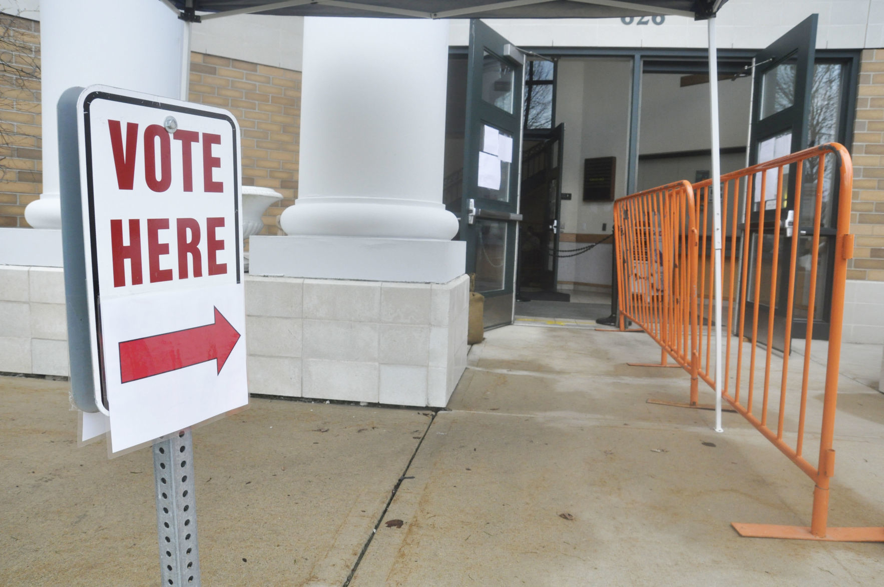Fence separates voters at entrance to Lake Geneva City Hall